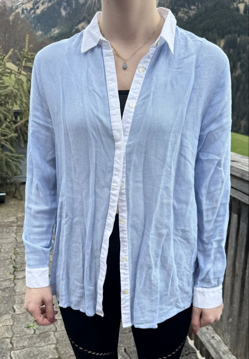 H&M Blusen: Bluse schick hellblau Grösse 38 Damen – Gebraucht aus Landquart von Happyhippo42