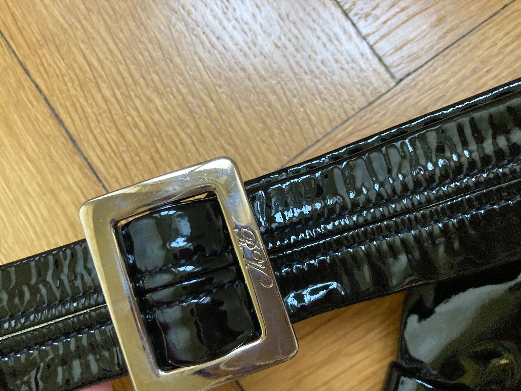 Borse da donna: ROGER VIVIER BLACK SMALL PATENT LEATHER SHOULDER BAG – Nuovo (secondo la descrizione) da Zürich venduto da elegantissima 5