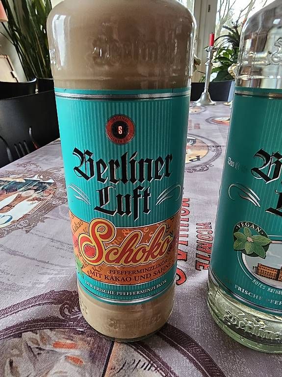 Spiritueux: 1 Flasche BERLINER LUFT Pfefferminz Likör Schoko – D'occasion à Binningen par Oberpfeiffe 4