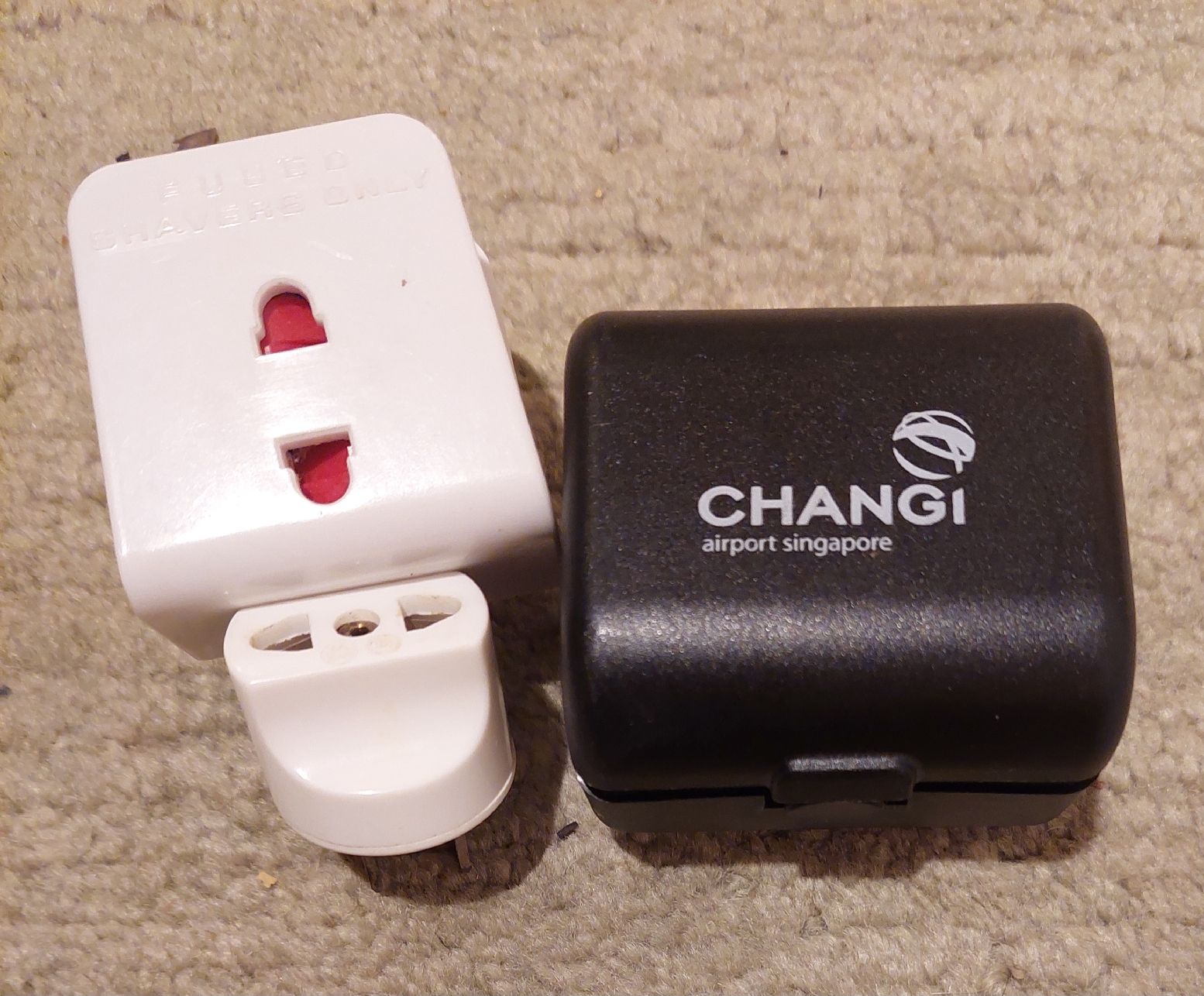 Lecteurs & Adaptateurs: internationale Steckeradapter, 3 Stück – D'occasion à Zürich par Cortin 2