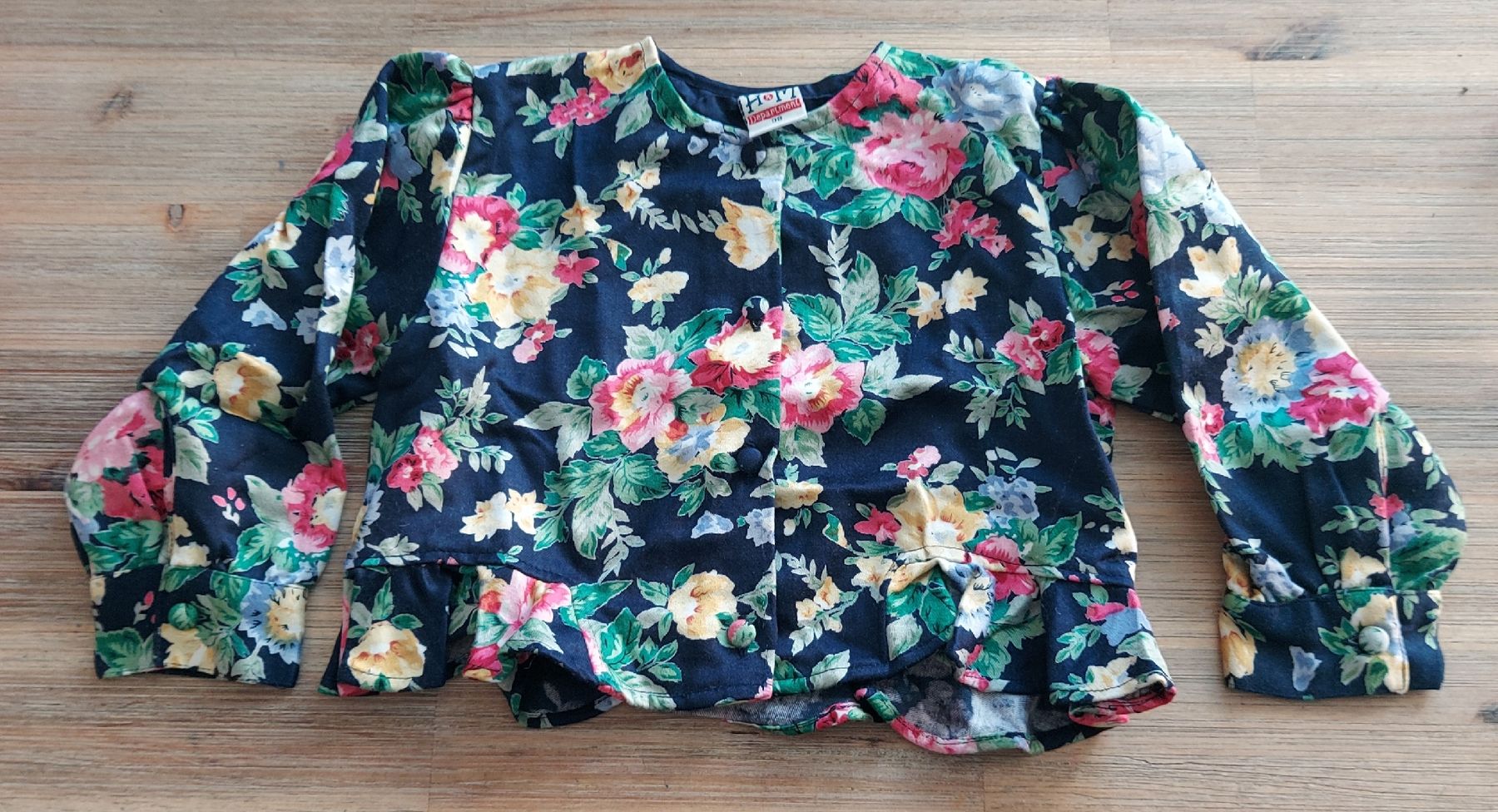H&M Pullover & Sweatshirts: Kinder Jäckli Blumenmuster Grösse 98 von H&M – Gebraucht aus Basel von Sinibini86