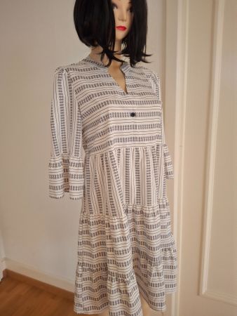 Sommerkleid synthetisch aber sehr angenehm Gr S