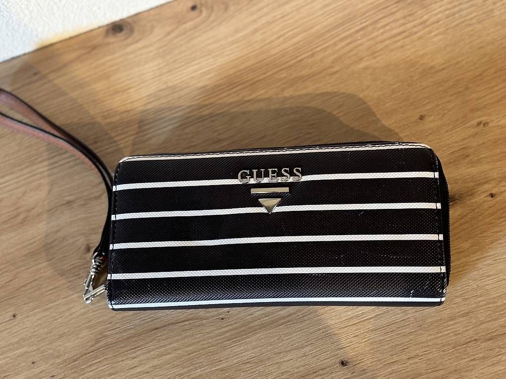 Guess Portemonnaie: Guess Portemonnaie – Gebraucht aus Frutigen von sal_9lqd 2