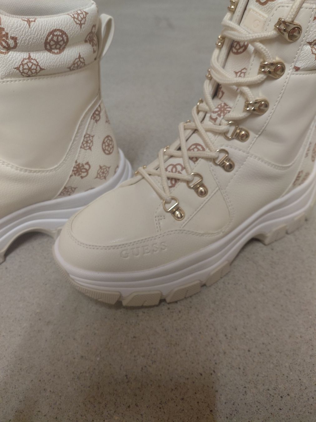 Guess Chaussures femmes: Guess Winterschuhe New – Neuf (Voir description) à Niederbipp par cra_9xqn 1