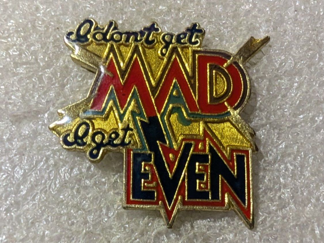 Plaquettes & Badges: Ansteckpin 205: Mad Even – D'occasion à Oppligen par Pin-Fall-Shop
