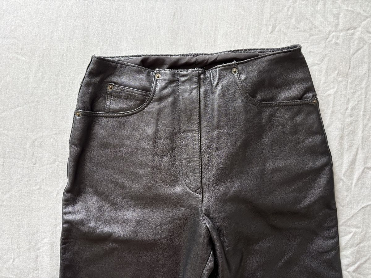 C&A Pantaloni: Damen Leder Hose schwarz – Usato da Oensingen venduto da Chicotus 2