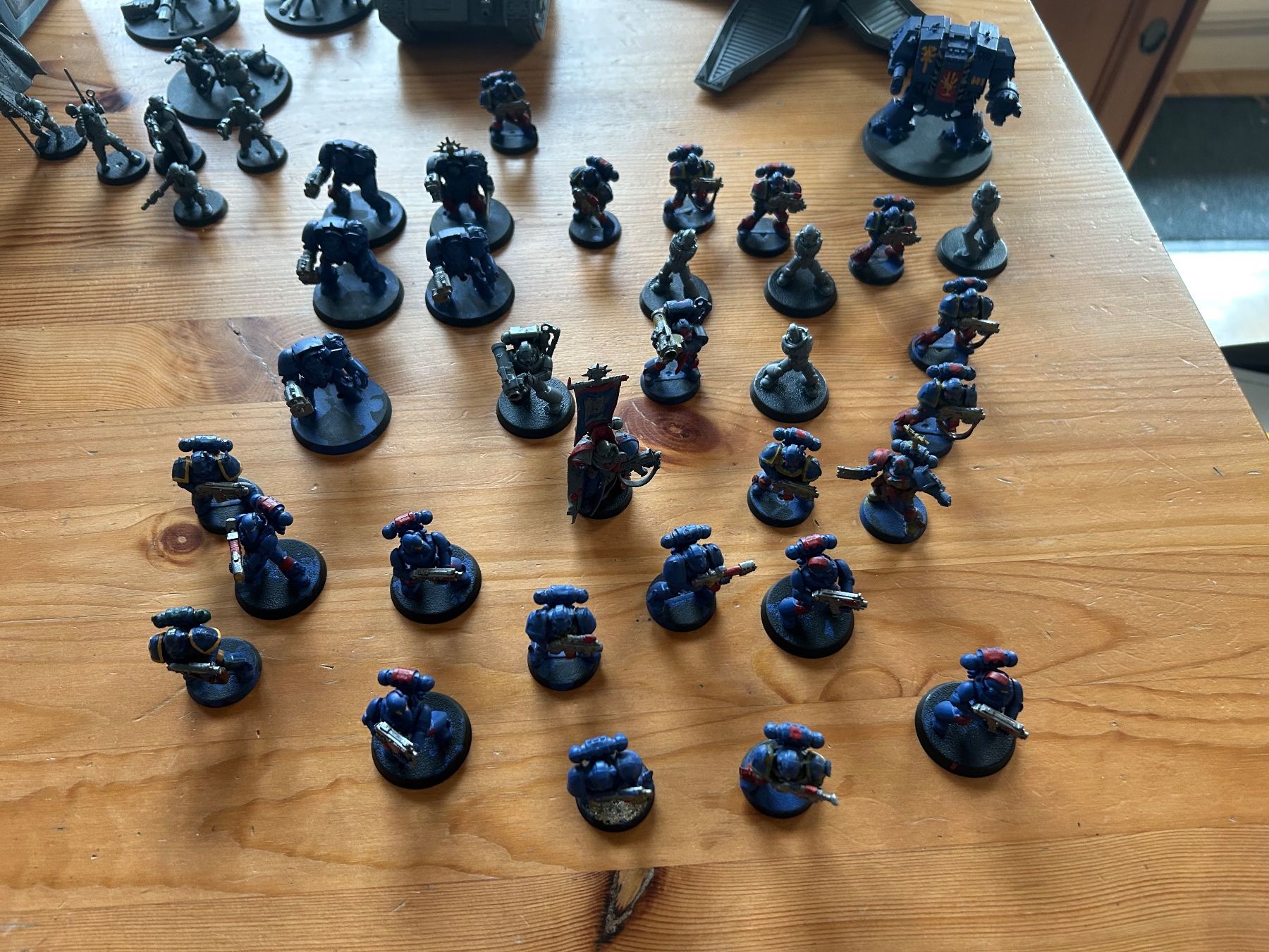 Kit di modellismo & Modellini statici: Warhammer 40k Sammlung, inklusive Transportbox – Usato da Basel venduto da max_dxb7 1
