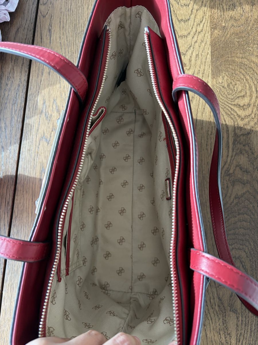 Guess Taschen für Damen: “Guess” shoulder bag in very good condition – Gebraucht aus Zürich von MariaJC 2