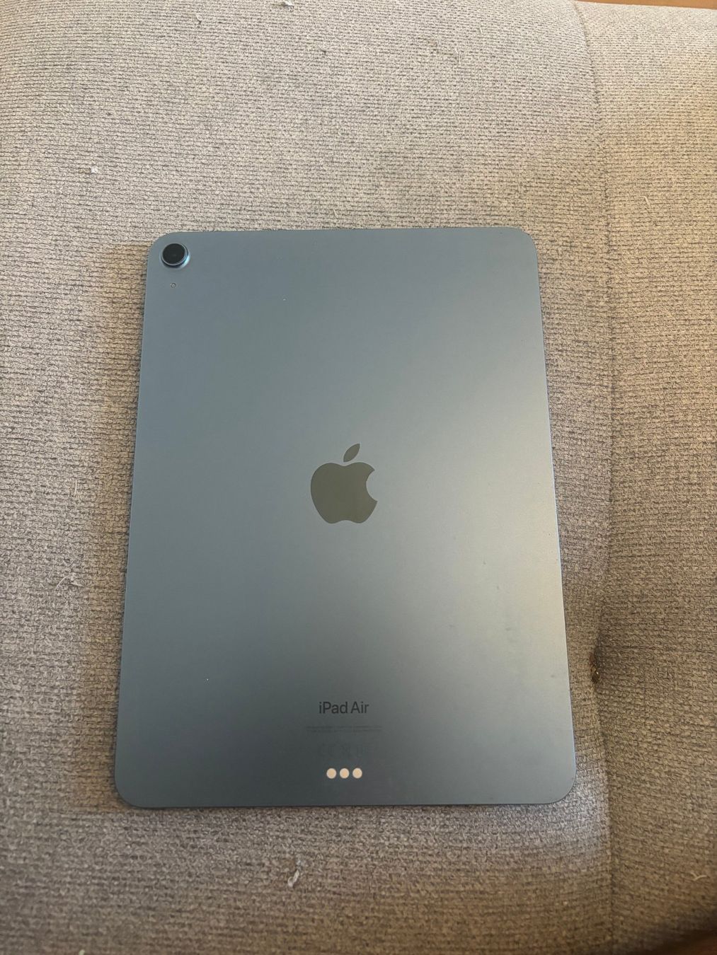Apple Tablet PC: iPad Air 5e génération presque neuf – Neu (gemäss Beschreibung) aus Neuchâtel von aym_ztr6 1
