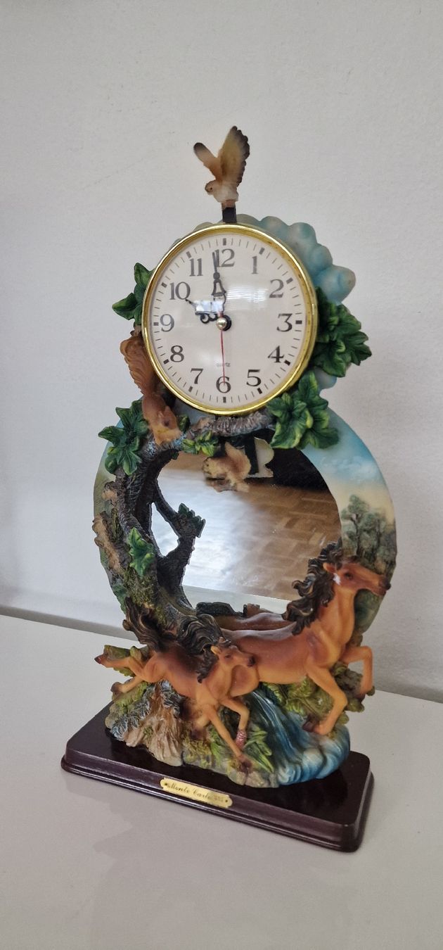 Orologi da terra & Orologi da parete: Tischuhr mit Pferde – Usato da Zürich venduto da Abrar123