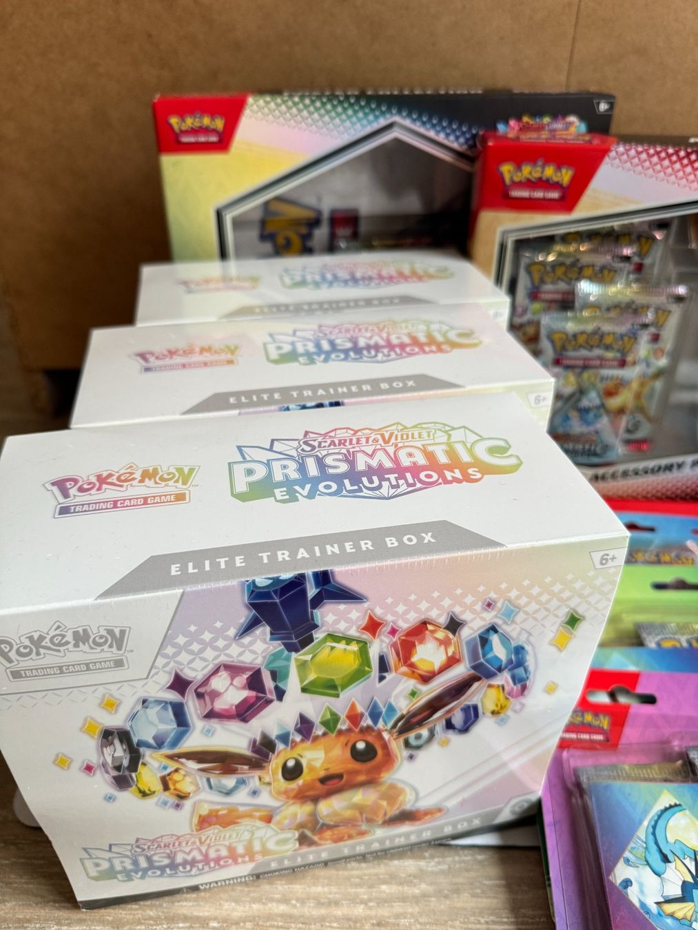 Pokémon Carte collezionabili: Pokémon Prismatic Evolutions ETB / Div. Bundle alles OVP – Nuovo e nell'imballaggio originale da Oberwil BL venduto da Chelsea26 1