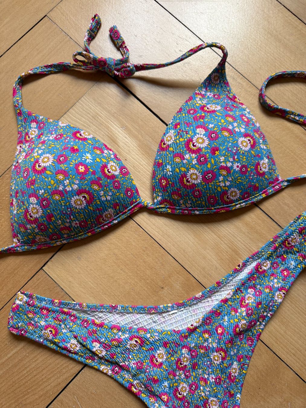 Calzedonia Badekleider & Bikinis: CALZEDONIA - Bikini hellblau geblümt M – Gebraucht aus Zürich von Diazaio 1