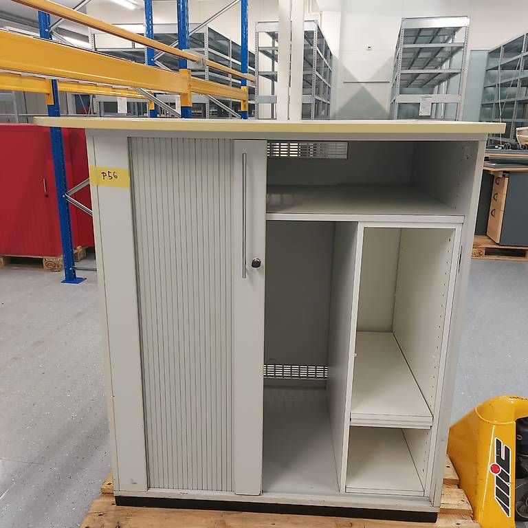 Armoires: Rolladenschrank / Barmöbel – D'occasion à Bärau par Lehmann3552 2