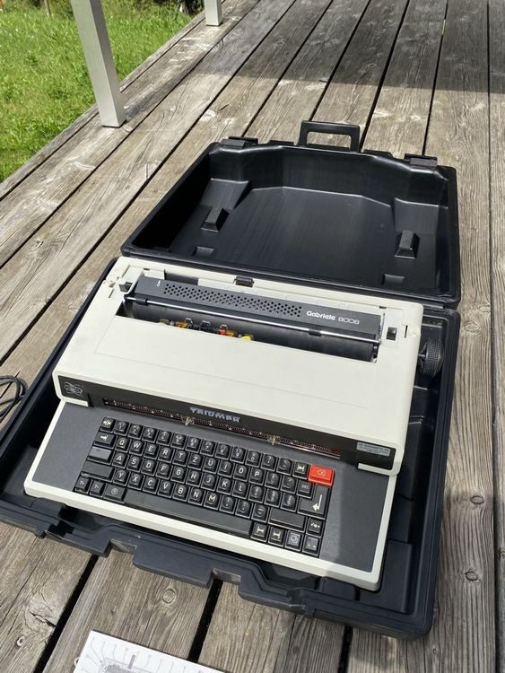 Schreibmaschine Triumph-Adler Gabriele 8008 1