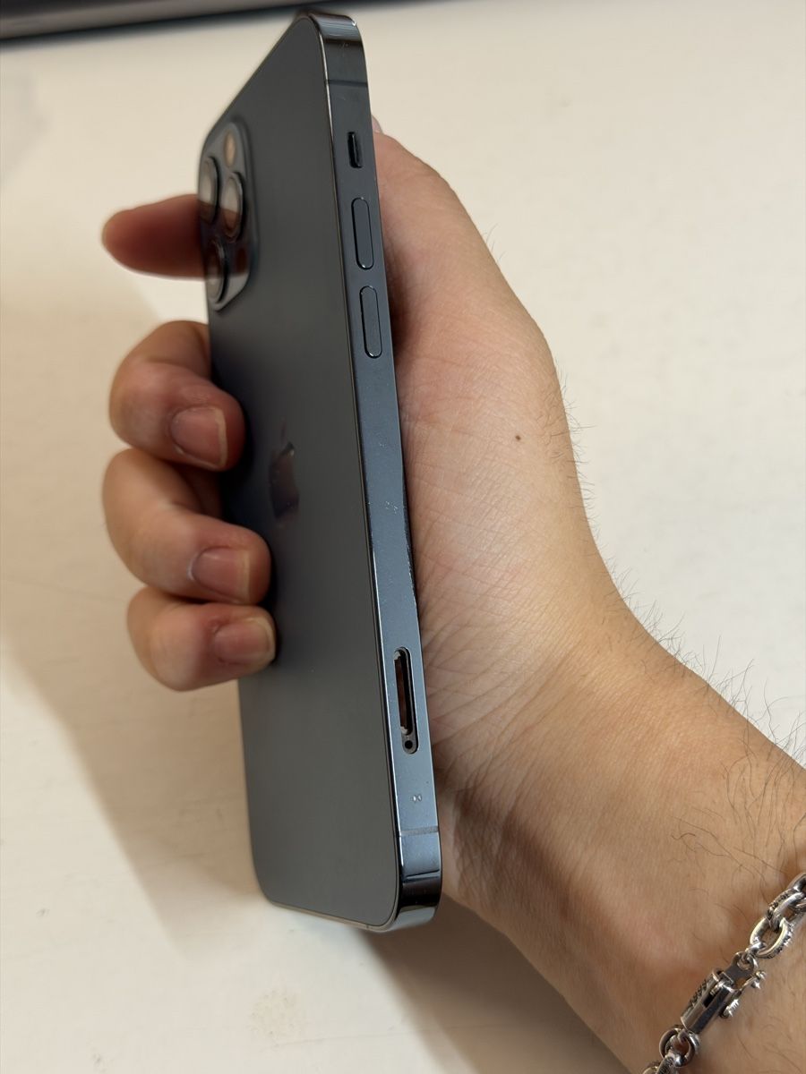 Apple Handys / Smartphones: Komplett iPhone 12Pro Gehäuse Pulled – Gebraucht aus Chur von beverlyone 2