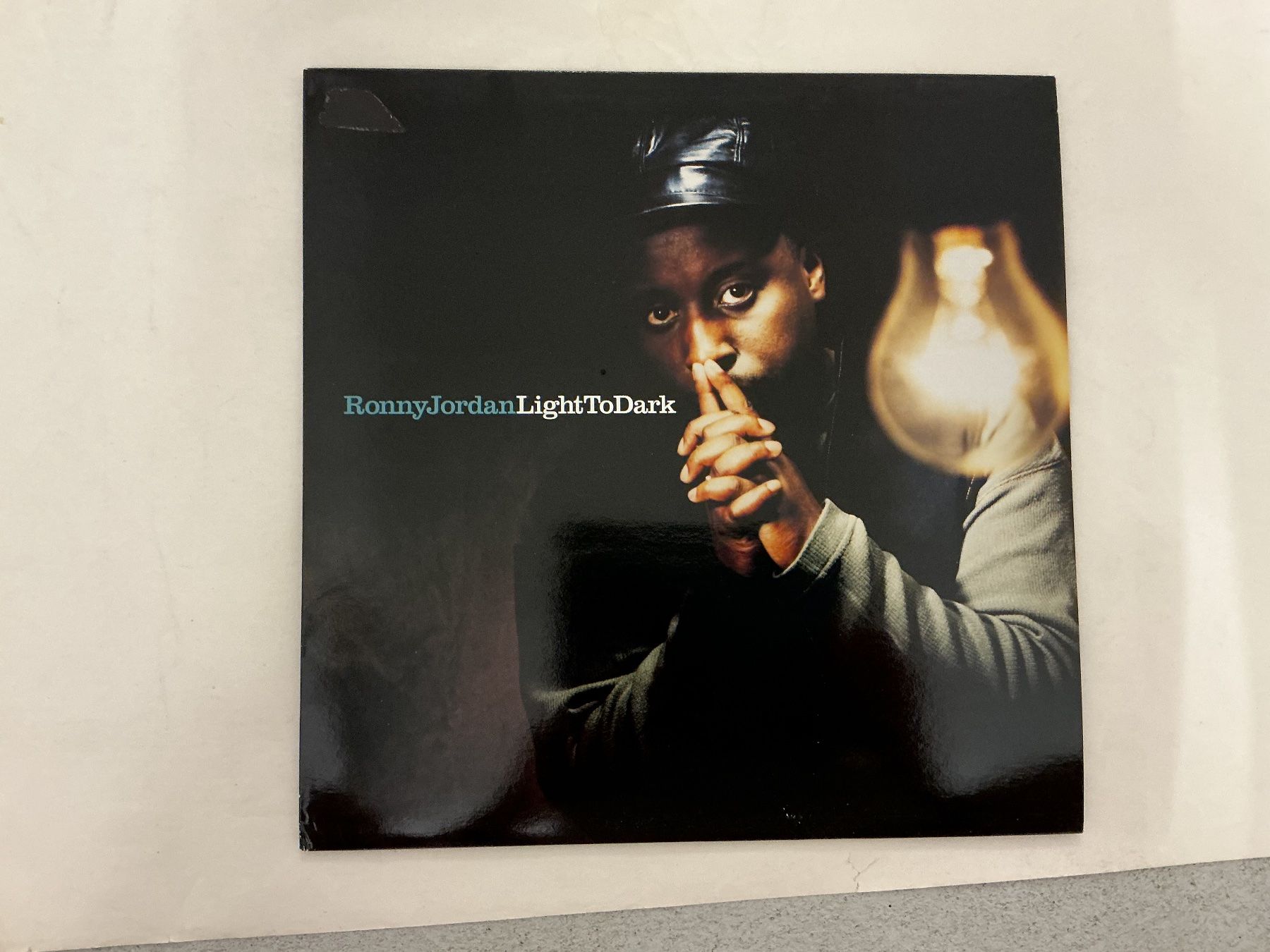 Dischi in vinile: Ronny Jordan LP - Light To Dark – Usato da Winterthur venduto da Tumko-Vinyl