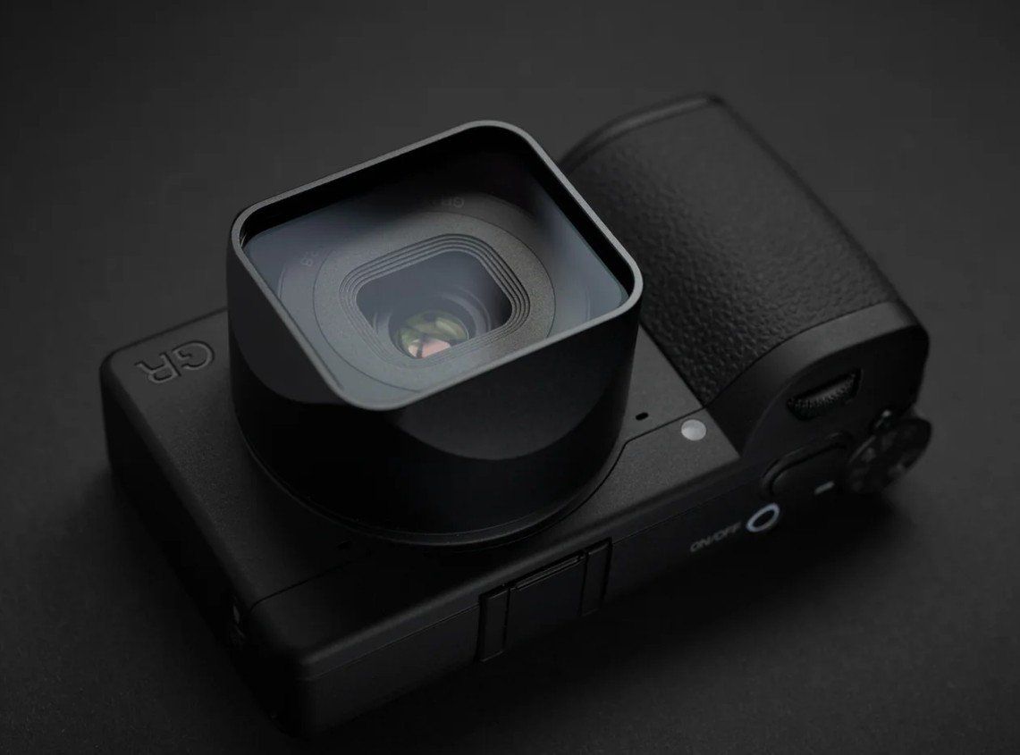 Ricoh Fotocamera: Ricoh GR IV Squarehood and smallrig half case – Nuovo (secondo la descrizione) da Vesenaz venduto da Kriseja