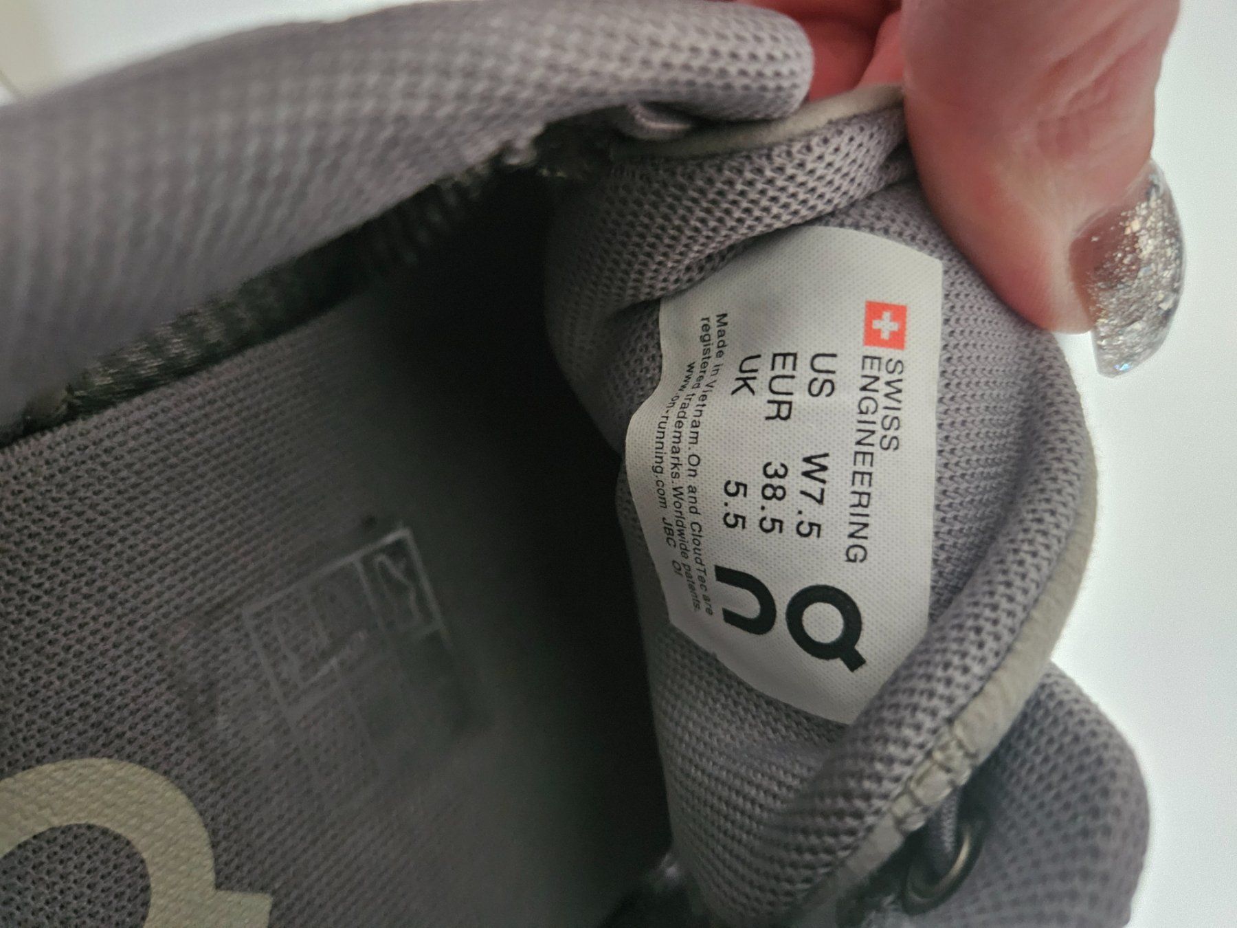 On Chaussures femmes: On Schuhe Neu – D'occasion à Ennetbürgen par LebuniaNW 1