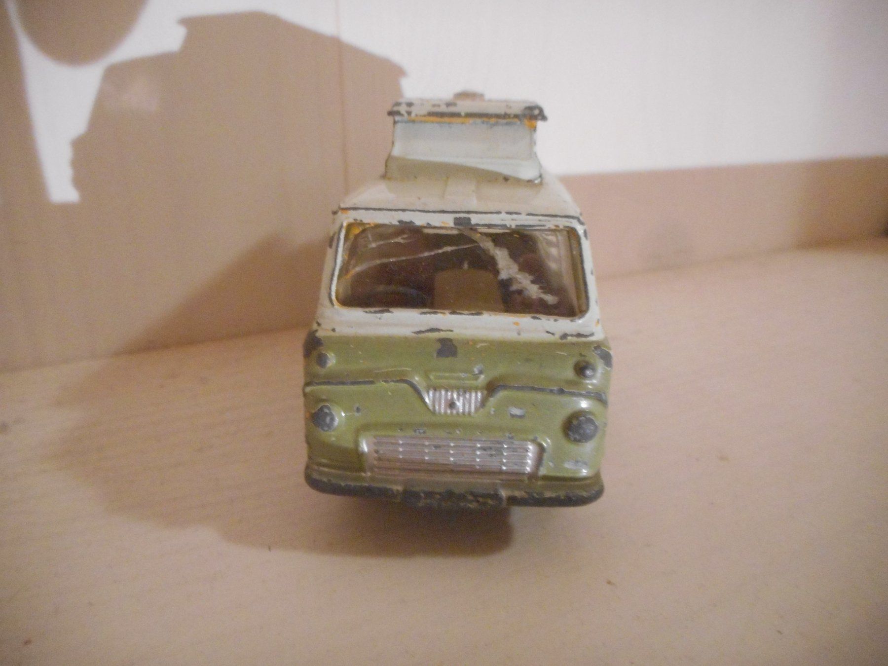 Corgi Toys Modellautos: Corgi Ford Thames Camper – Defekt aus Bretzwil von gbfluck 1