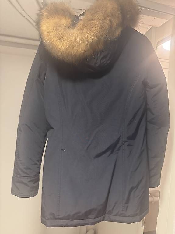 Woolrich Giacche: Woolrich Daunenparka Gr. S dunkelblau – Usato da Näfels venduto da Sunnebluemli323 1