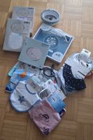 Babyteller und lätzchen