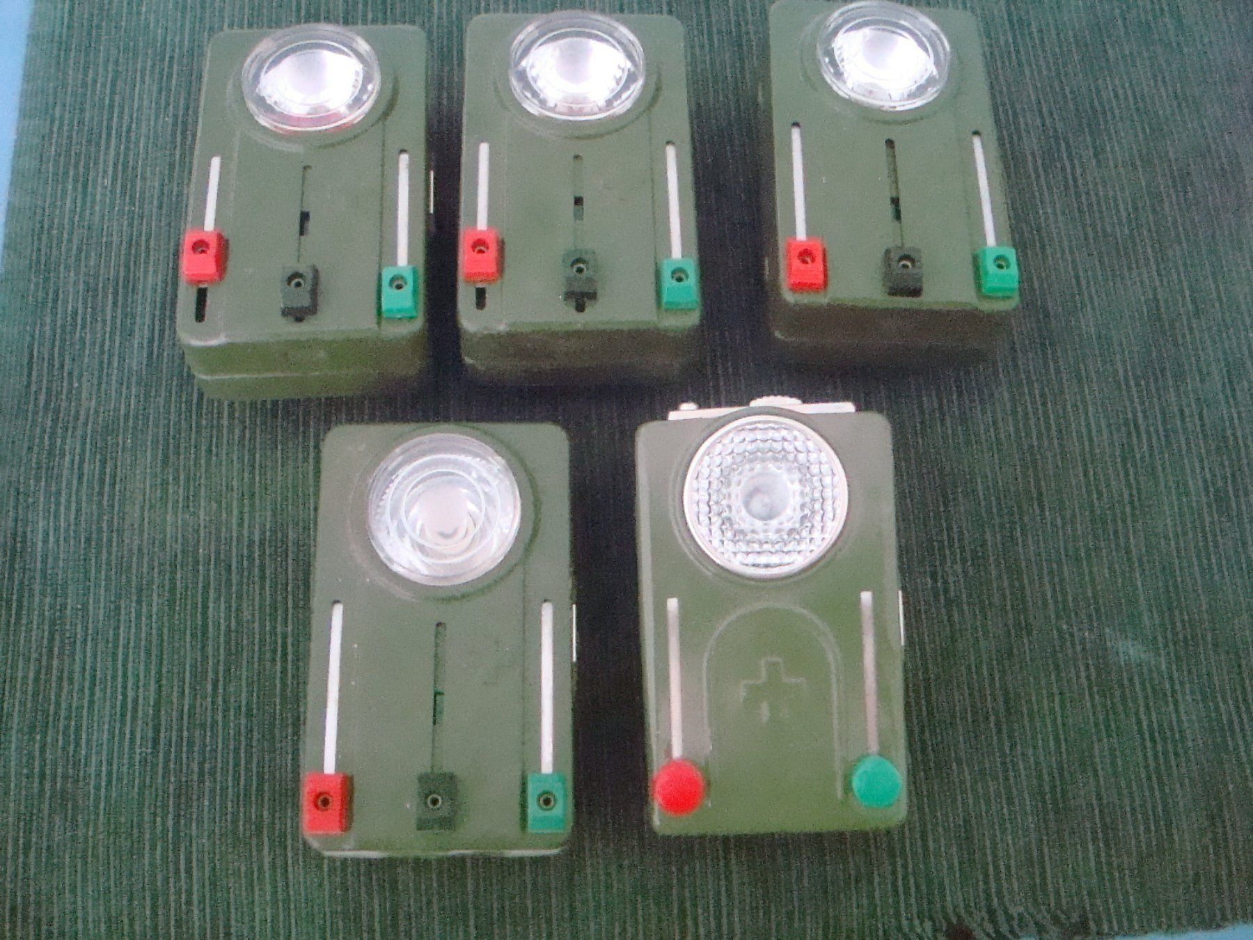 Schweizer Armee Lampade: 5 Taschenlampen - Schweizer Armee - Neuwertig – Usato da Neuenegg venduto da flohcante