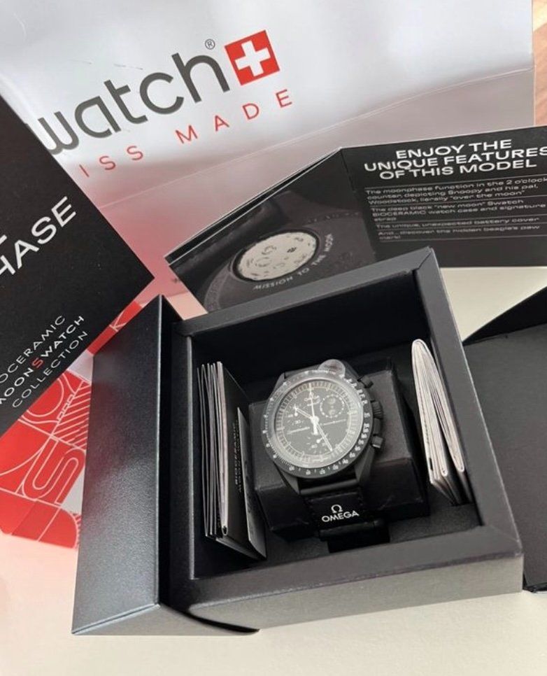 Swatch Orologi: Swatch MoonSwatch Snoopy Edition Moonphase – Nuovo e nell'imballaggio originale da Zermatt venduto da B.15.v02