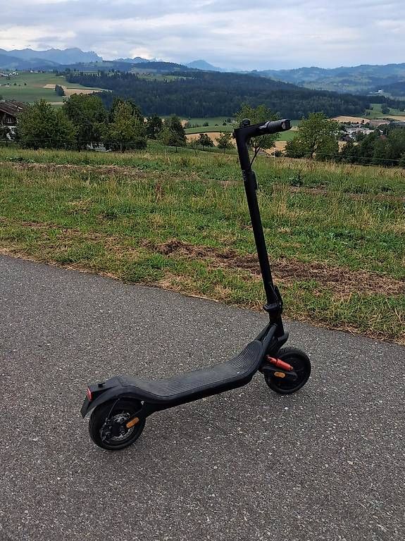 Kickboard: Neuwertiges E-Trottinett zu verkaufen – Gebraucht aus Ruswil von moene92 1