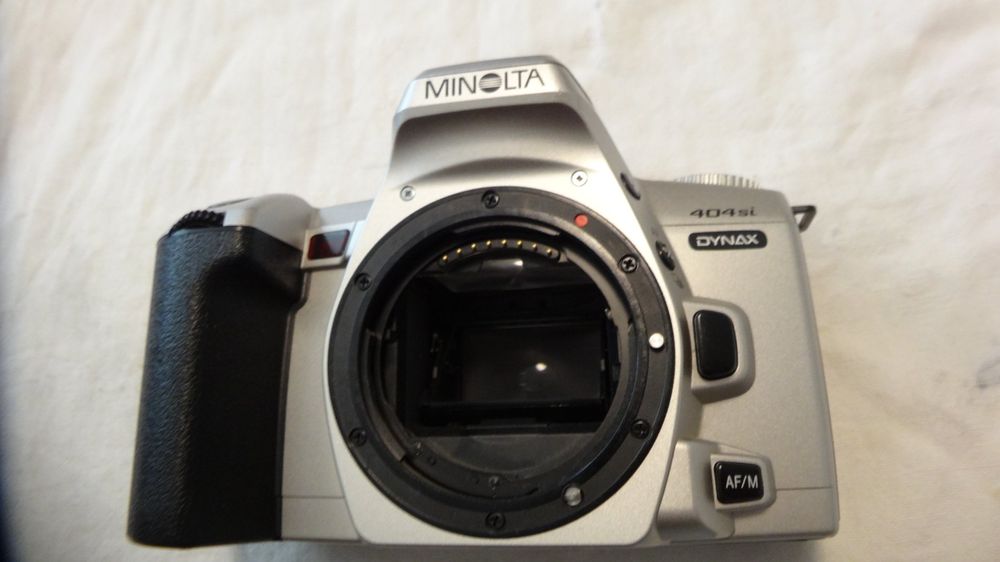 Minolta Fotocamera: MINOLTA DYNAX 404si SPI REF AF FILM KAERA.NUR GEHAUSE.LÄÜFT – Usato da zürich venduto da ahmad01
