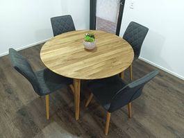 Tisch Esstisch massiv  Eiche mit 4 Stühlen