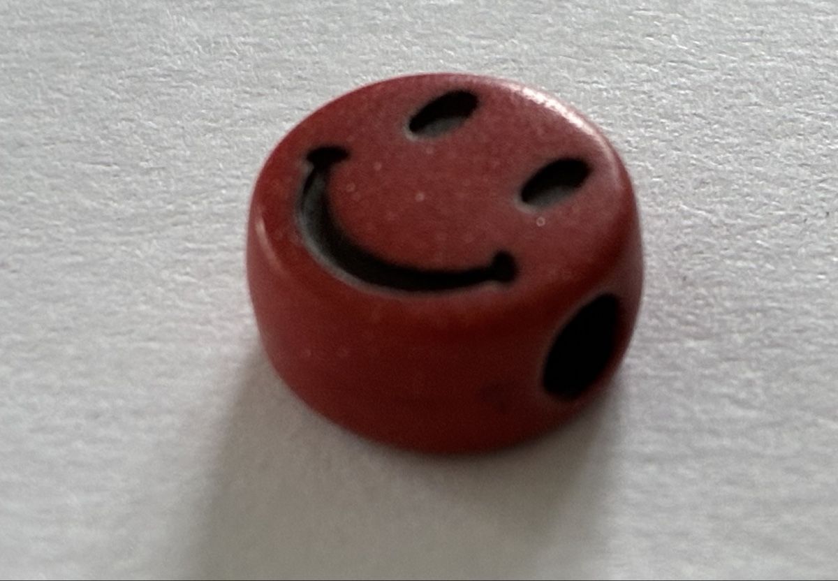 Kit bricolage: Red Smiley Bead Small Round Used Condition – Usato da Basel venduto da cat_sq5m