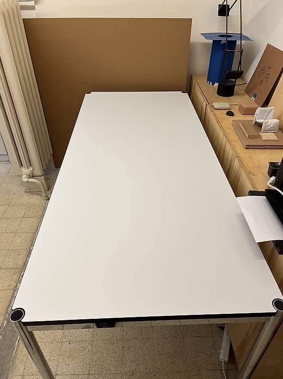 USM Tavoli: Table de bureau USM – Usato da Lausanne venduto da Amandine_G 1