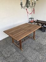 Gartentisch aus Holz