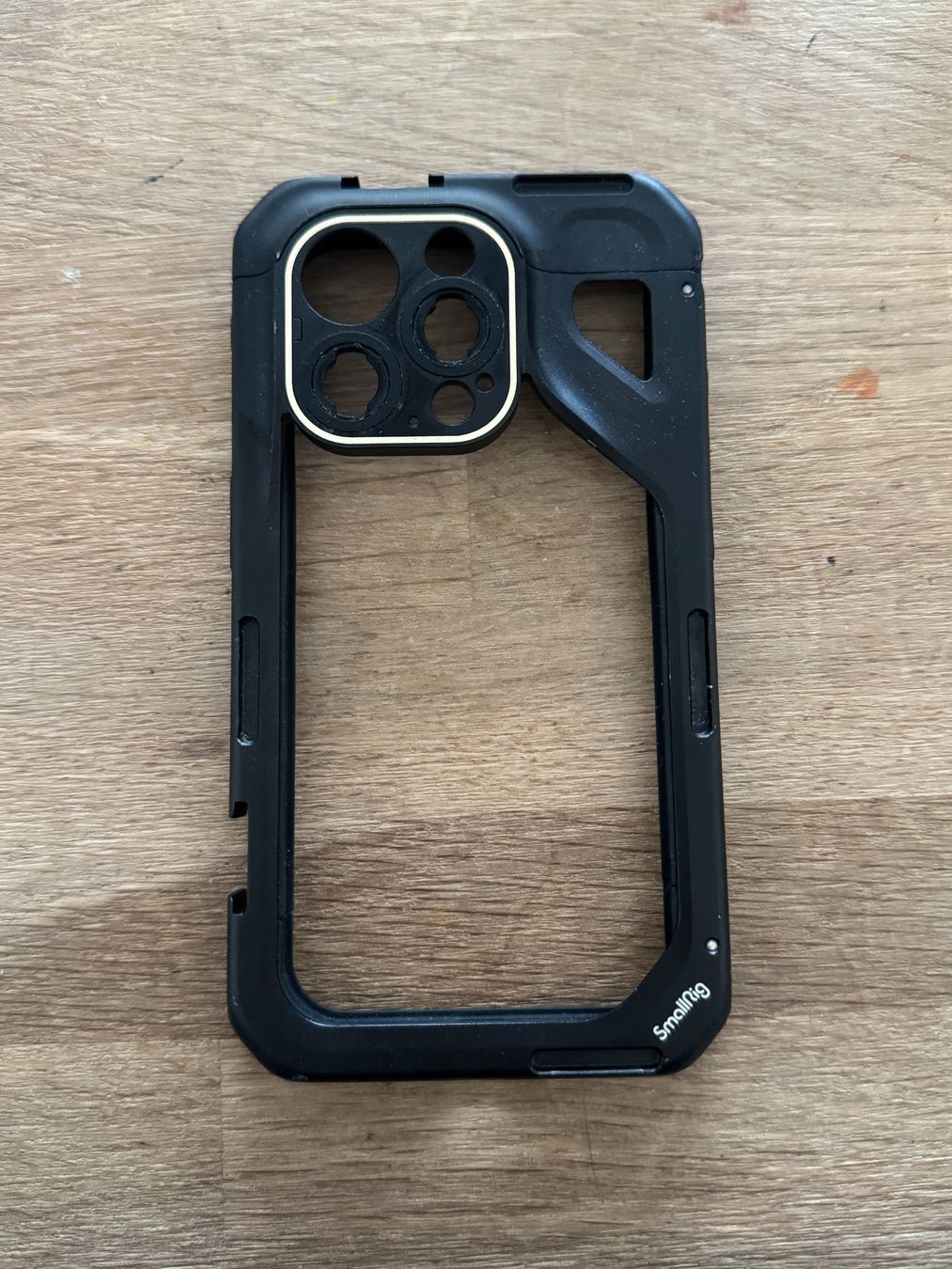 Covers & Schutzfolien: SmallRig iPhone 15 Pro Halterung mit 2 Halterungen – Gebraucht aus Zürich von Scharl95 2