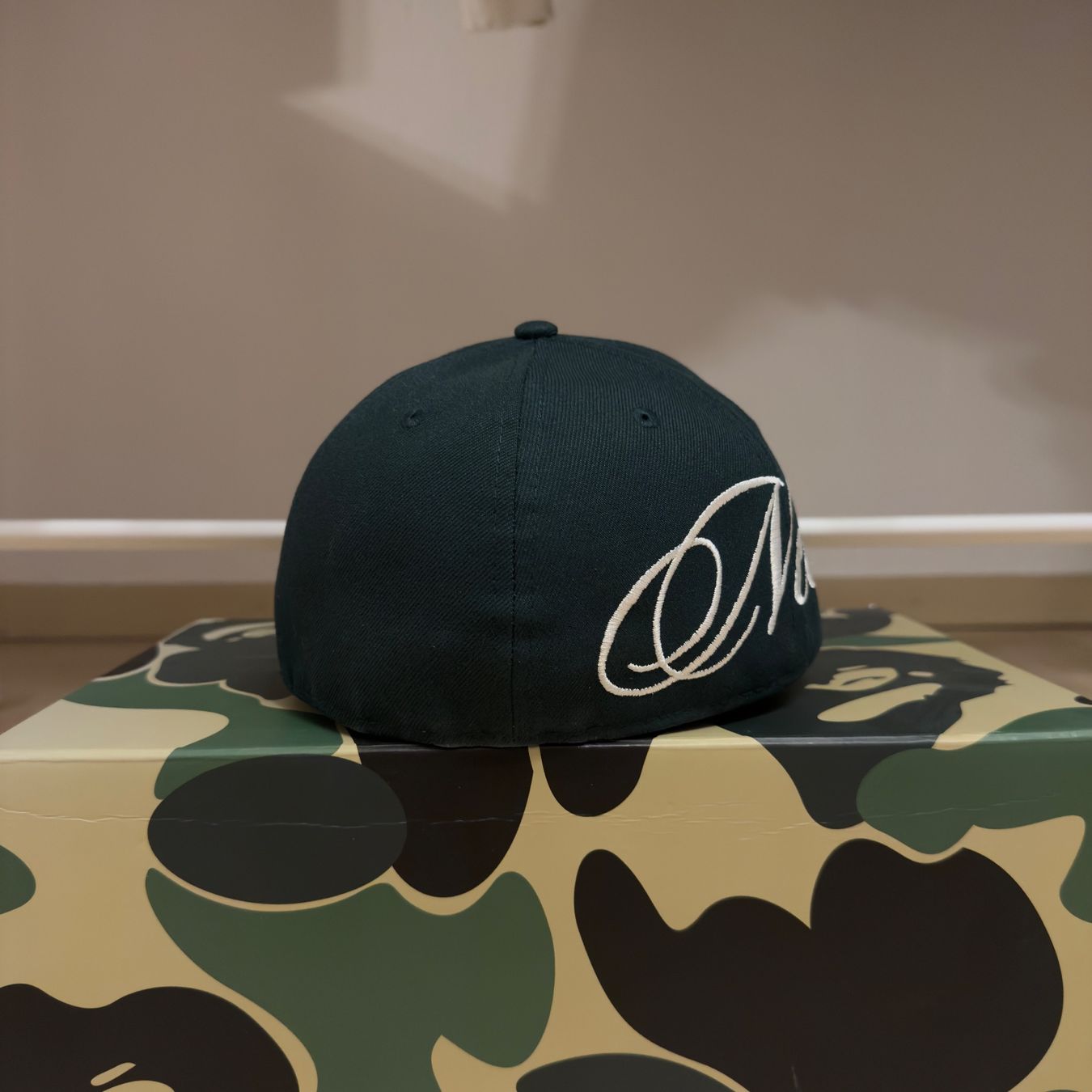 New Era Hüte, Mützen & Caps: Dunkelgrüne New Era Side Script Low Profile 59FIFTY Fitted – Gebraucht aus Müllheim Dorf von nor_j6kd 2