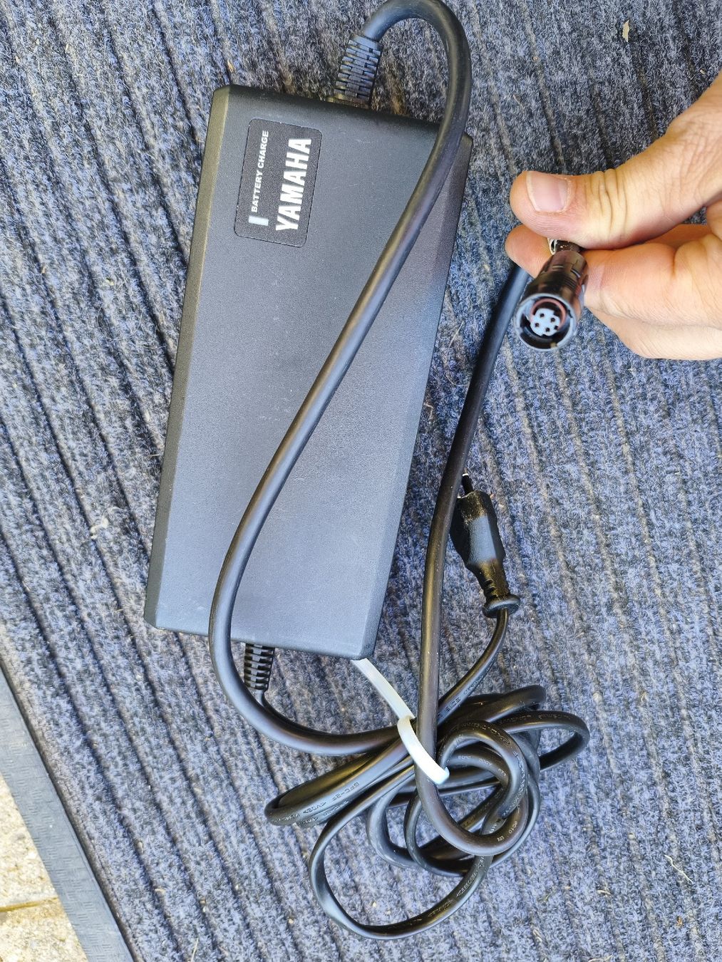 Yamaha Chargeurs: Yamaha Ladegerät – D'occasion à Zürich par luc_mf5d 3