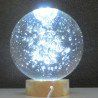 Kristallglaskugel 60 mm mit Luftblasen auf Lichtsockel