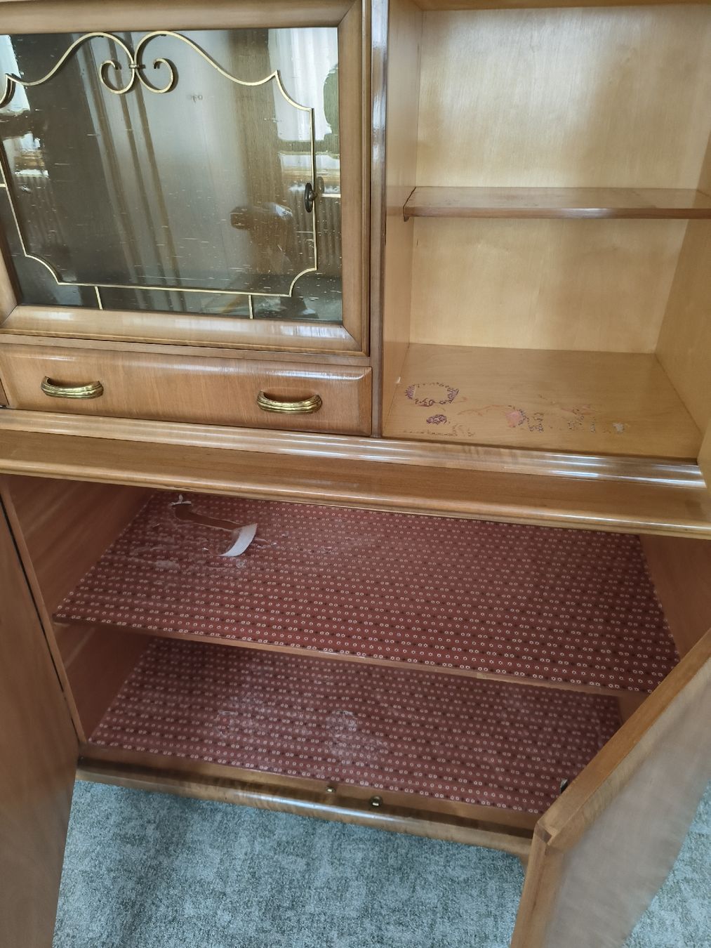Credenze: Buffet Barock Stil mit Glasfach und Schubladen – Usato da Biel/Bienne venduto da M.D.C 4