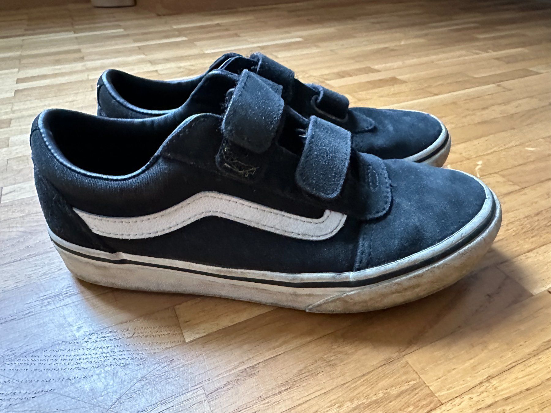 Vans Scarpe per ragazzi: Vans Kids Old Skool Black Suede Size 33 – Usato da Lausanne venduto da brixton 2