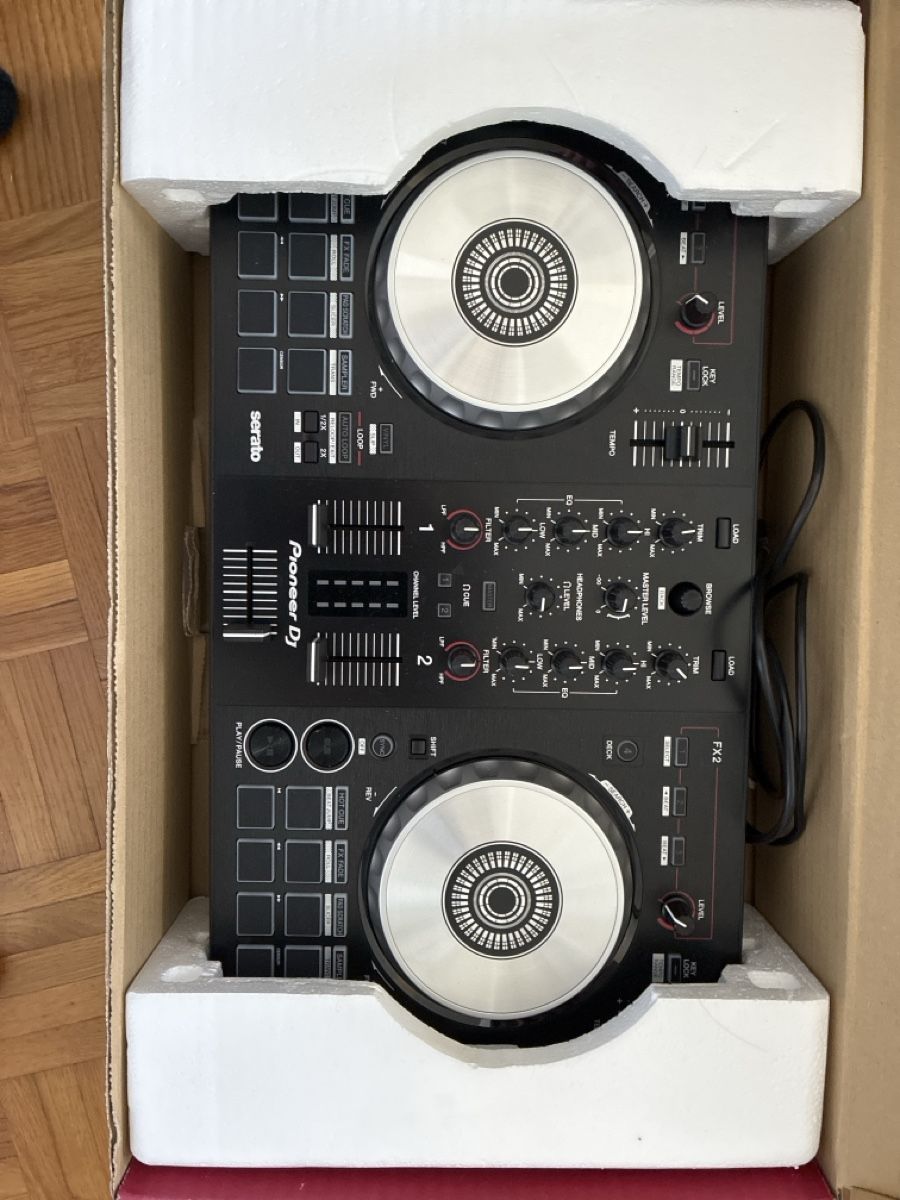 Pioneer Console di mixaggio: Pioneer Dj - DDJ-SB3 – Usato da Lausanne venduto da san_vq99