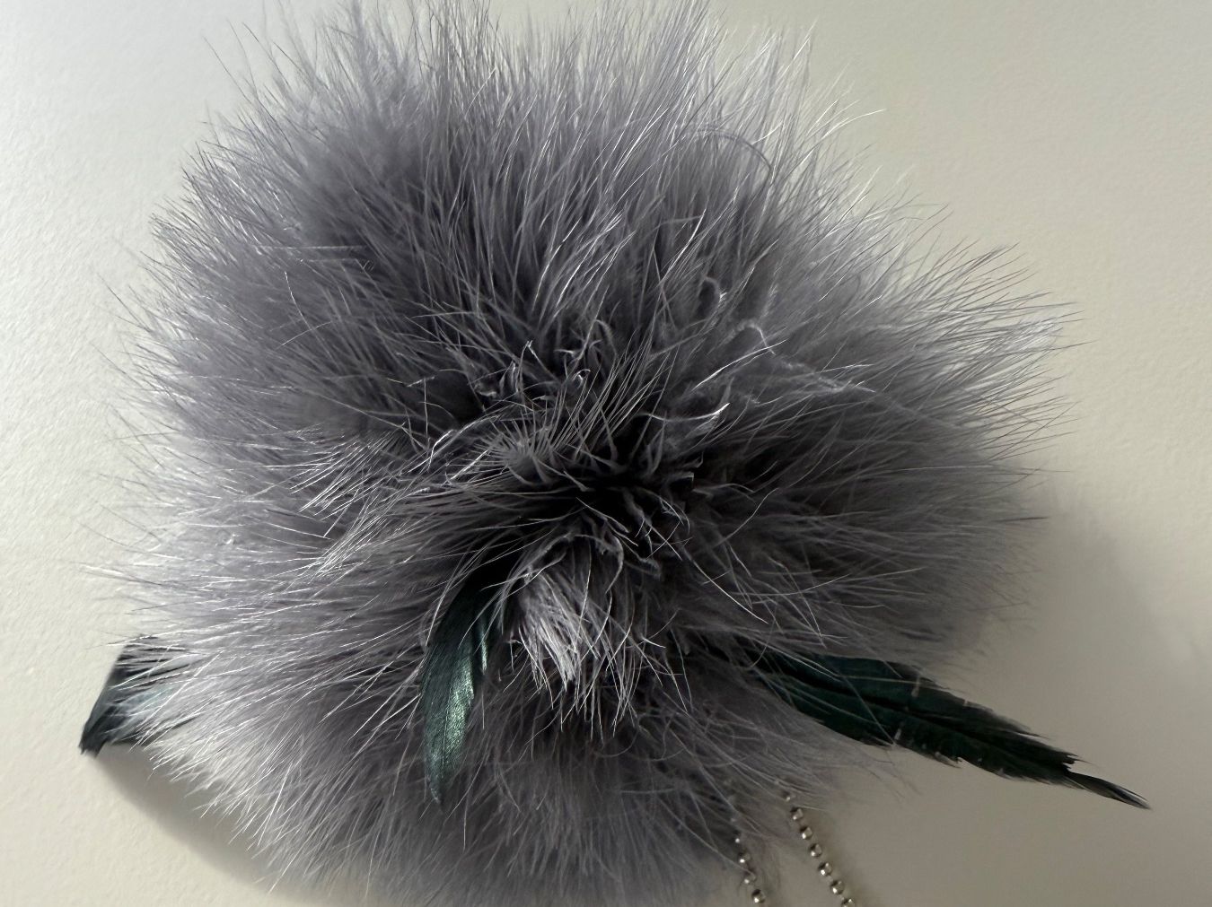 Schlüsselanhänger & - bänder: Flauschiger Pom Pon grau mit Federn, NEU – Neu (gemäss Beschreibung) aus Zollikon von dorean 3