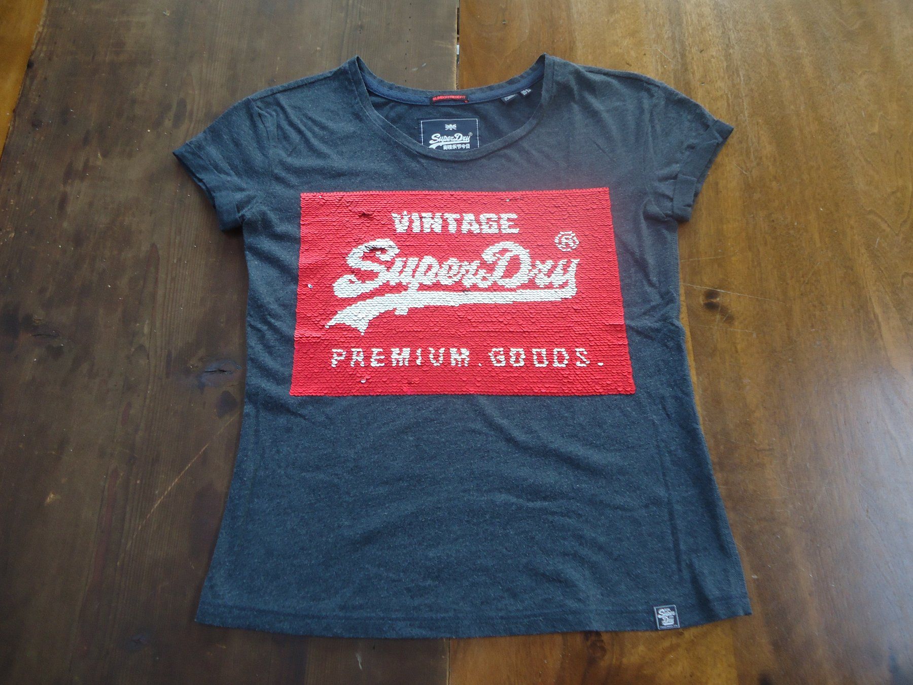 Superdry T-shirt: T-shirt Super Dry à sequins - 36/S – Usato da Vessy venduto da mafabe