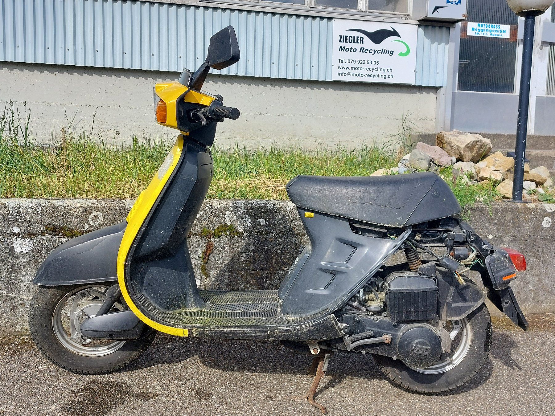 Honda Scooter: Honda Lead 50 Roller zwei Tackt defekt Export – Difettoso da Schleitheim venduto da ZieglerMotoRecycling 4