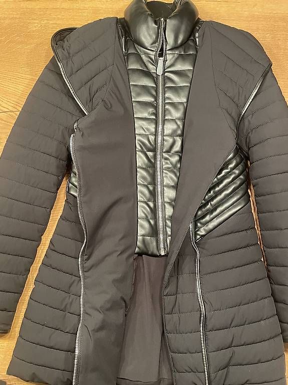 Giacche: Guess Jacke Dame gr 36 – Usato da Villmergen venduto da Sabsi92 1