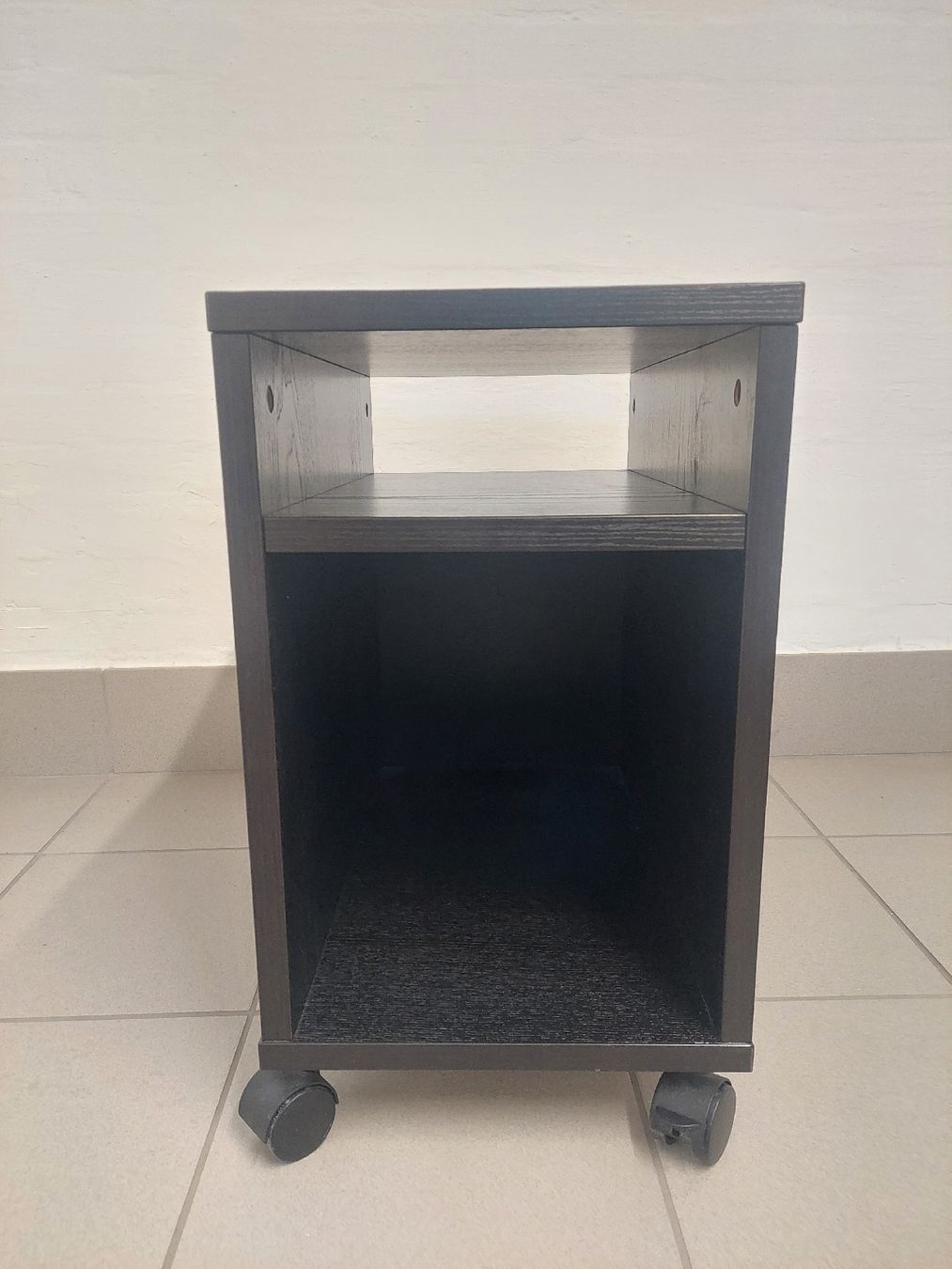 Ikea Comodini: Ikea Oltedal Nachttisch Schwarz mit Rädern – Usato da Winterthur venduto da ale_t766 1