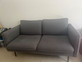 Zweisitzer-Sofa in gutem Zustand.
