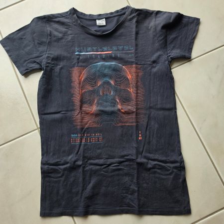Lässiges T'Shirt zum austragen Gr. 170/176 für coole Jungs