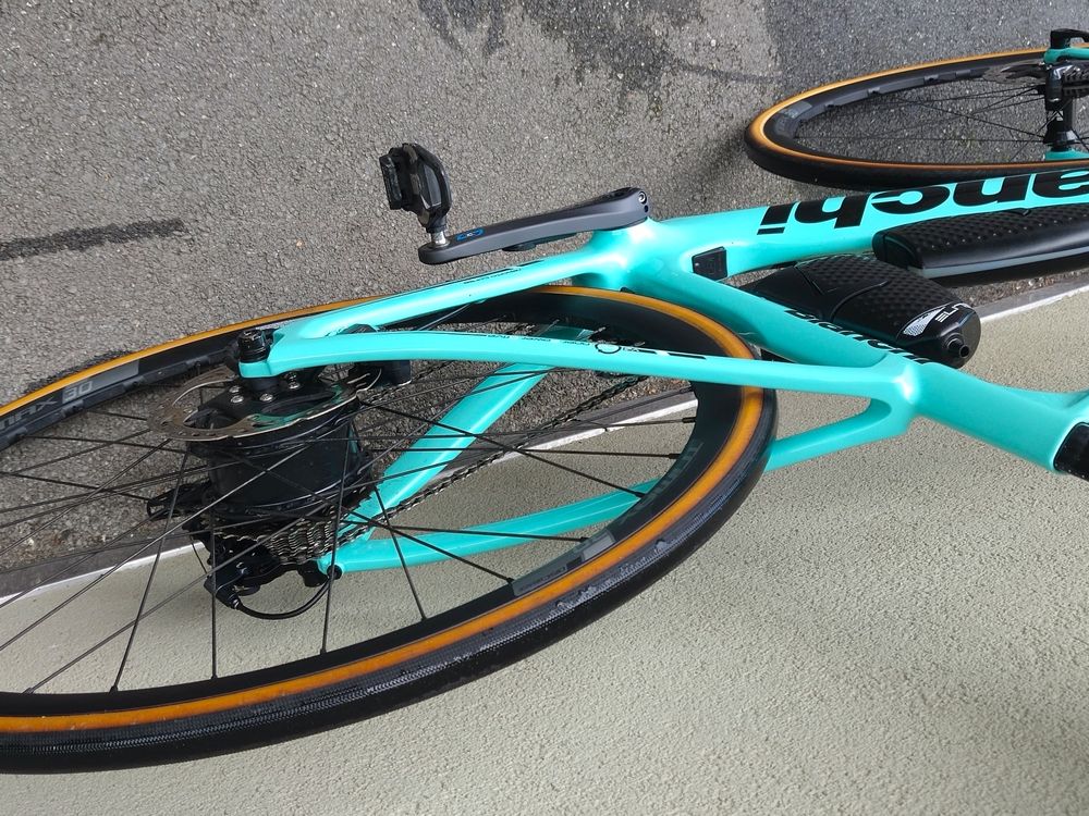 Bianchi e deals road bike