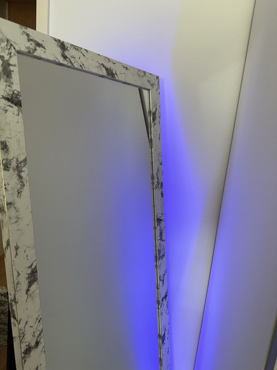 Specchi: Stand Spiegel schwarz und weiss – Usato da Lyss venduto da KiS12