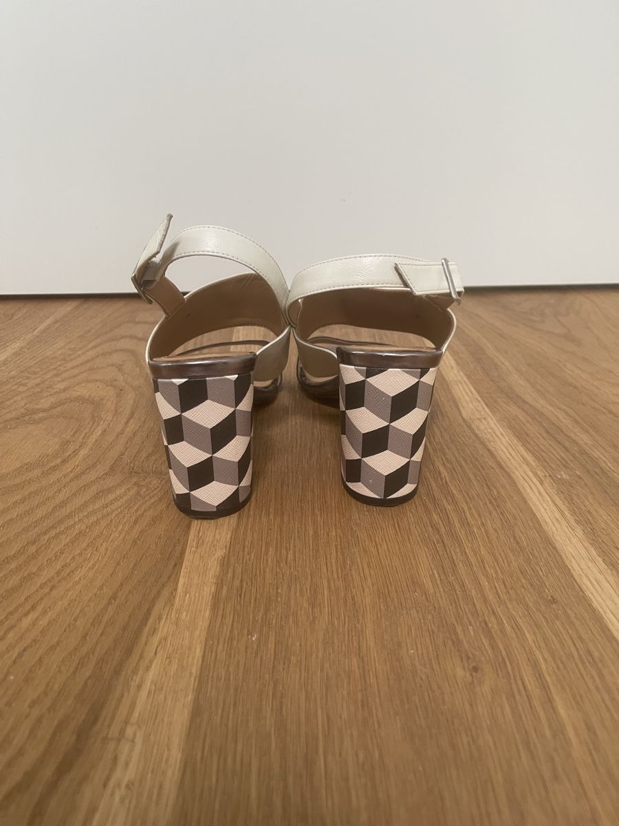 Navyboot Chaussures femmes: Sandalen modern gr.38 – D'occasion à Luzern par Cyrill81 1